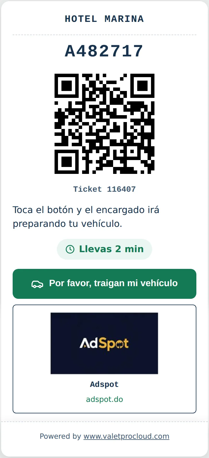 Ticket del cliente en el celular con el anuncio del patrocinador debajo del botón para pedir el carro